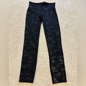 SPANX Large Black Camo Leggings